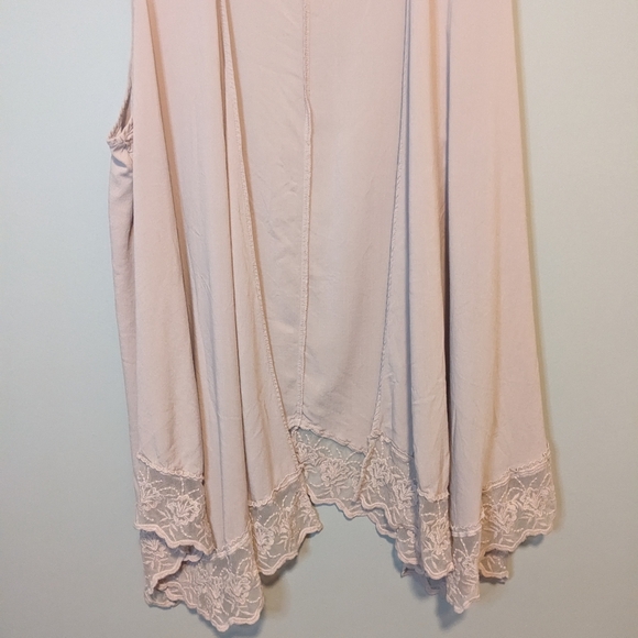 Torrid Lightweight Beige Vest Cardigan with Lace Detail, size 4X - Picture 2 of 4